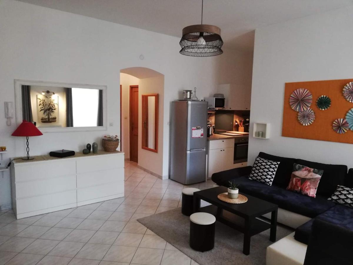 Orange: Appartement Pratique Et Idealement Place Оранж Экстерьер фото